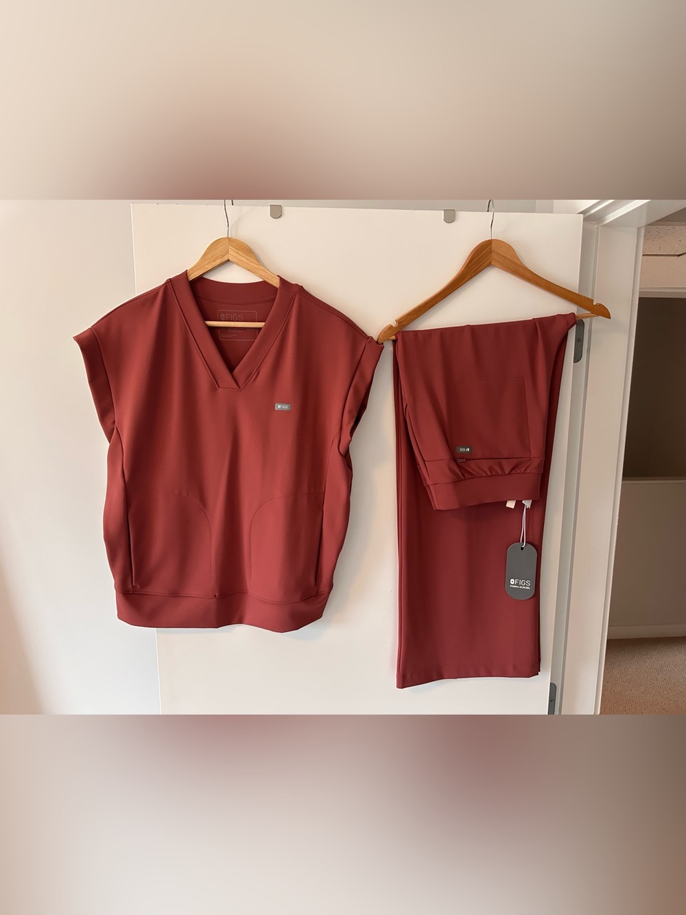 NWT Figs Form X Women's Scrub Set in Rosewood Wideleg L